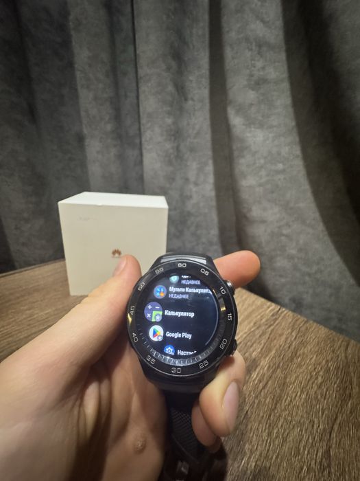 Продам часы huawei watch 2