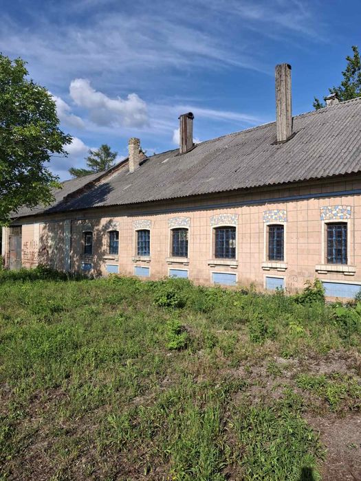 Продаж комерційного приміщення поблизу м.Кременець