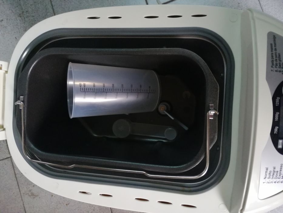 Máquina nova para fazer pão