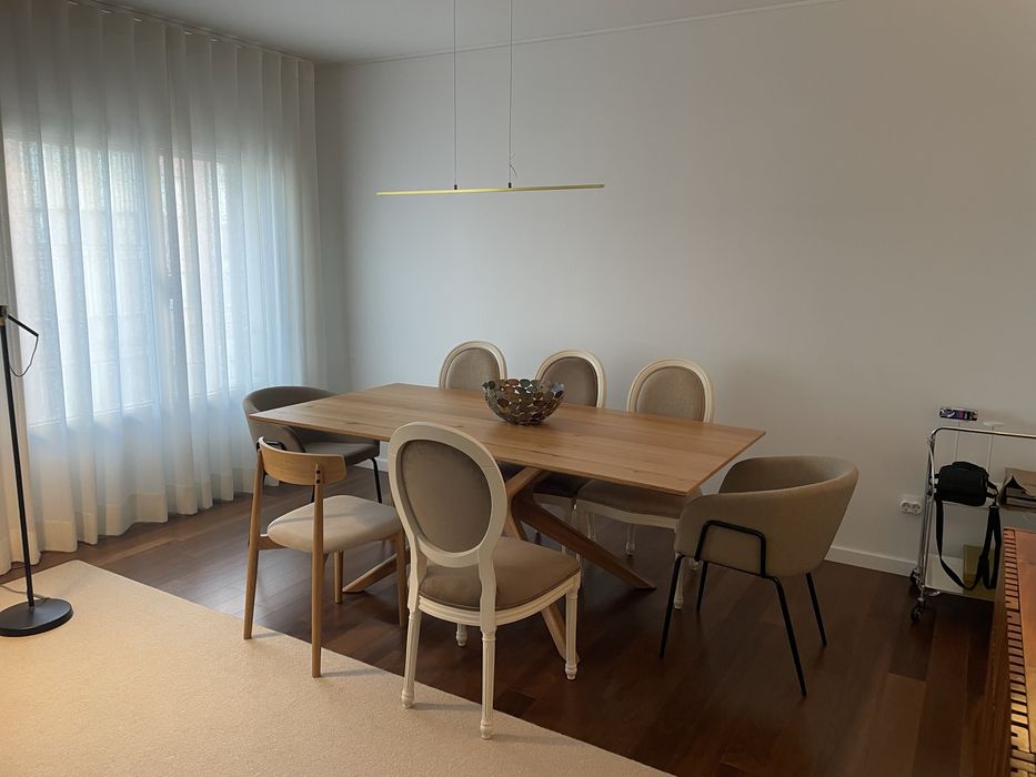 Mesa de Jantar . 200cm x 100cm. Nova. Óptimo Estado