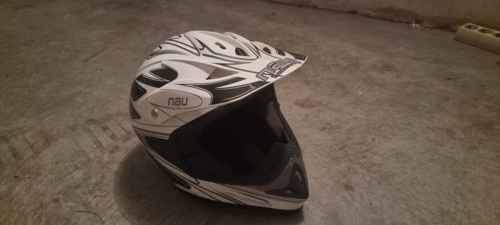 Capacete da marca NAU