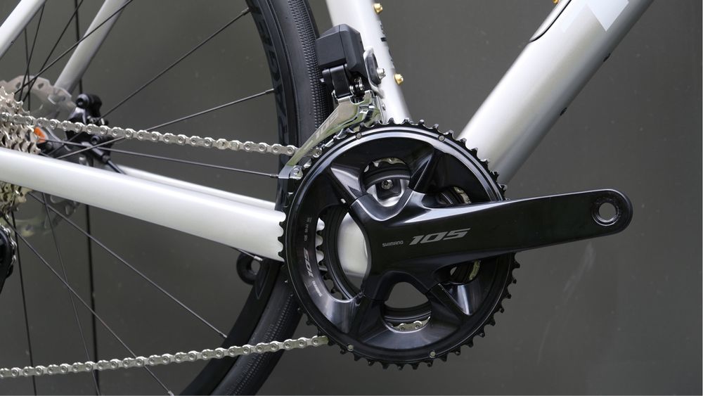 Новий шосейний велосипед Trek Domane SL 6 Shimano 105 Di2 (2025)