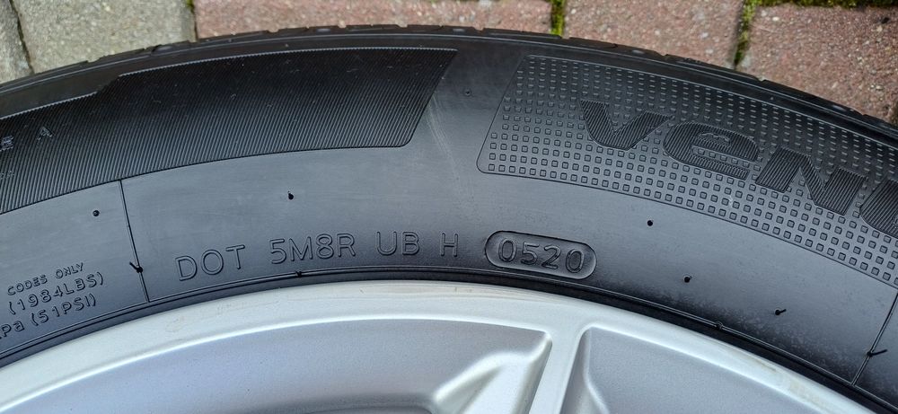 Alufelgi 17" Nowe oryginalne Audi i opony letnie.
