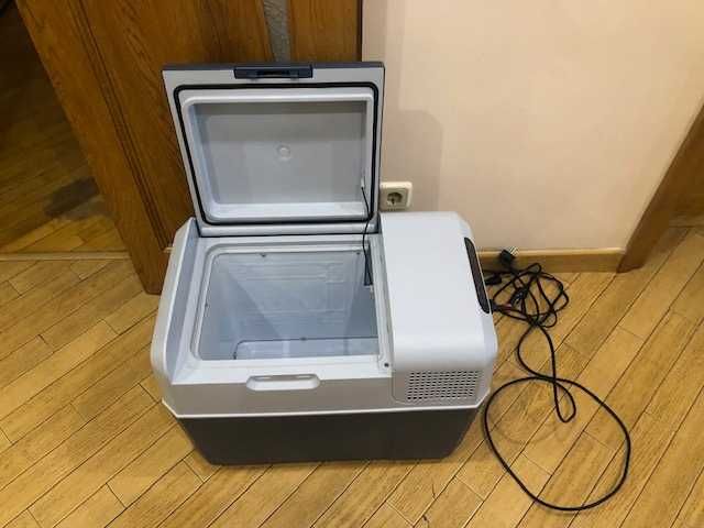 Автомобильный (переносной) холодильник Mobicool FR40 AC/DC