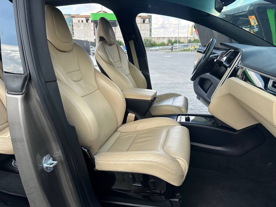 Tesla Model X 2016