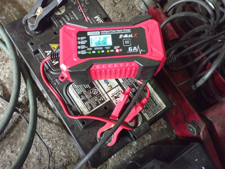 Зарядка для автоакамулятора