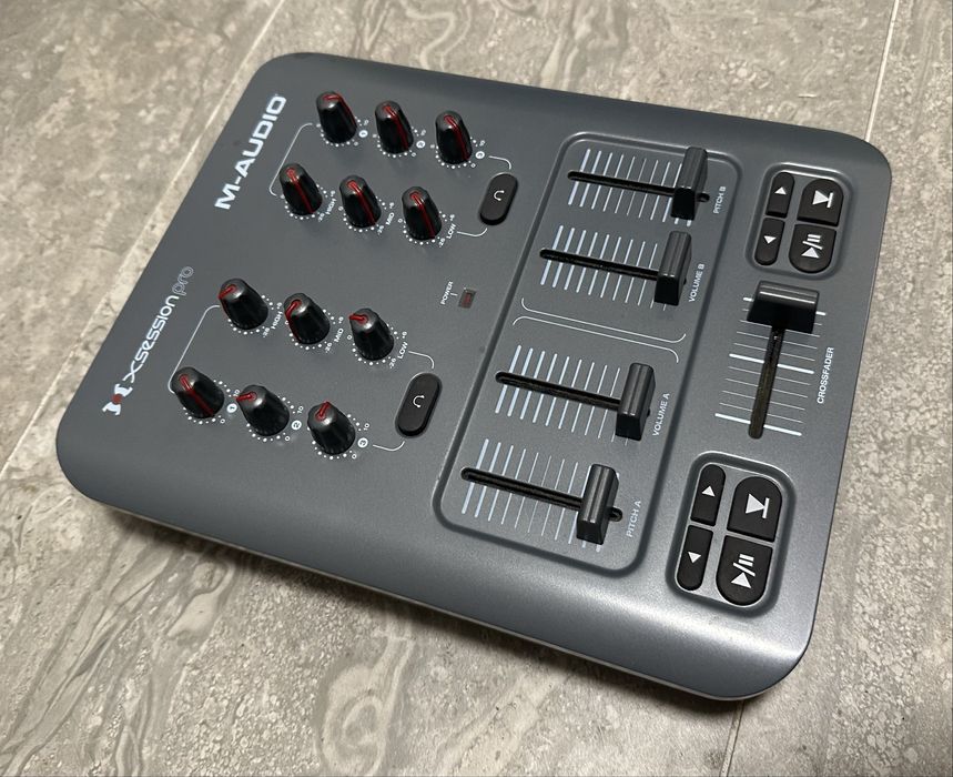 M-AUDIO XSession Pro kontroler midi mikser
