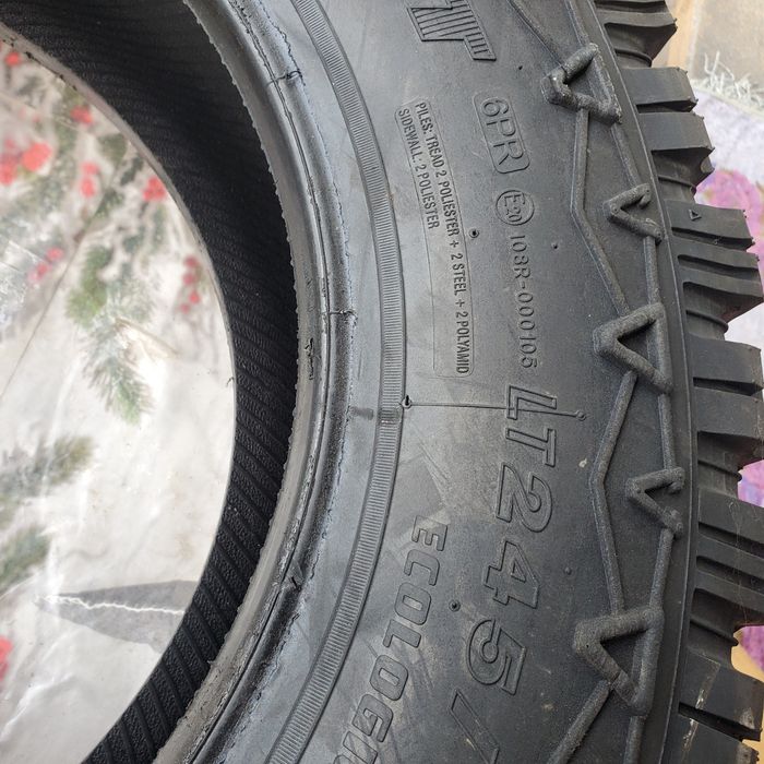 Продам 4 шини для позашляховика