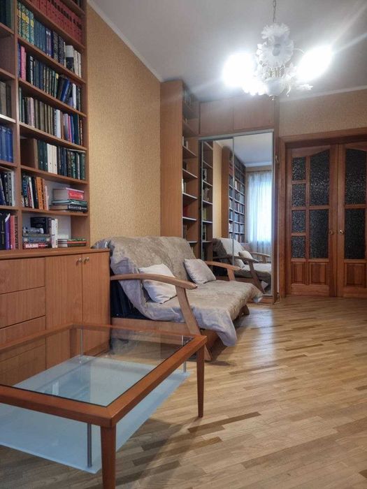 Продам 3 кв вул. Свободи ( Іванова) 12/16, до метро -4 хвилини