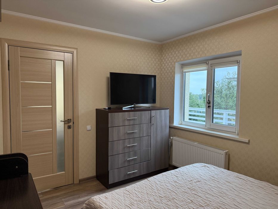 Будинок з ремонтом, є твердопаливний котел та резервне живлення