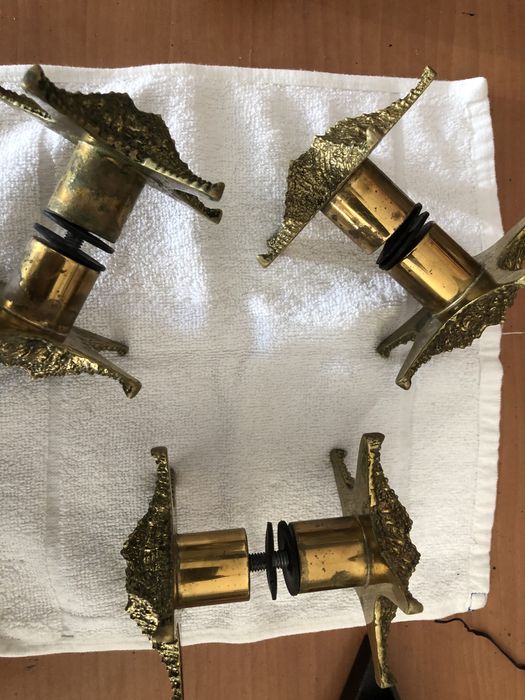 Puxadores para portas.