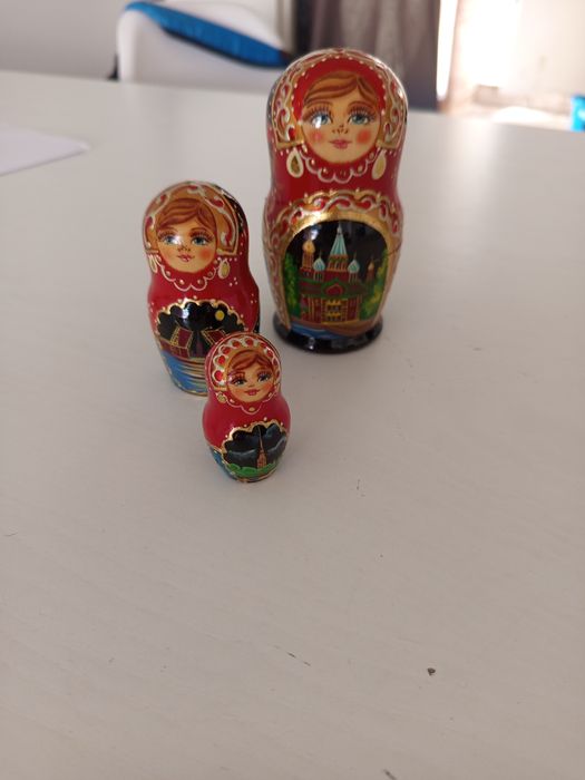 Matrioskas em madeira pintadas a mao
