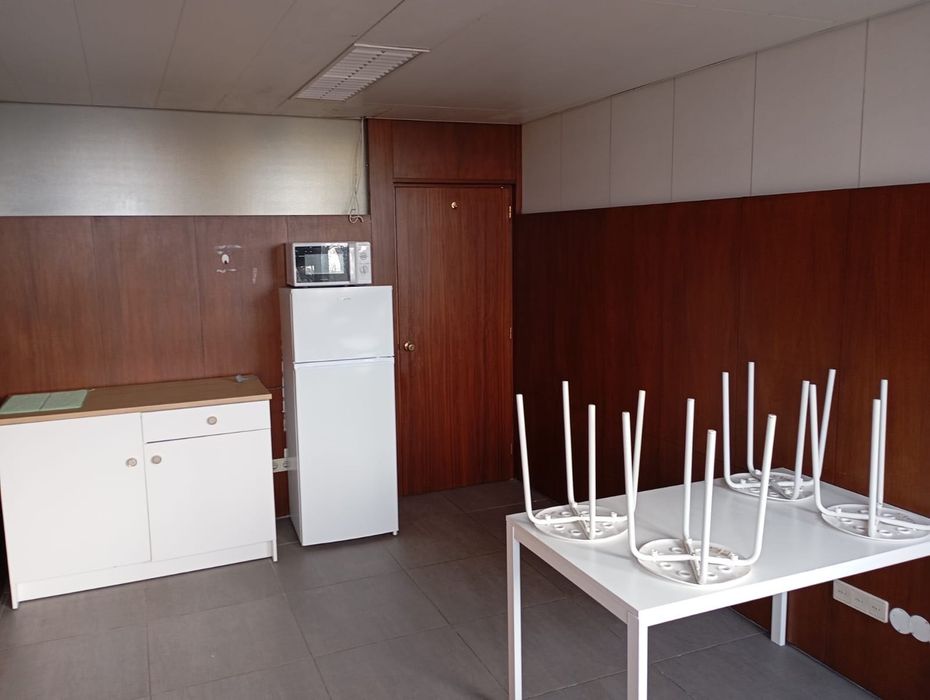 Mesa e cadeiras 100€