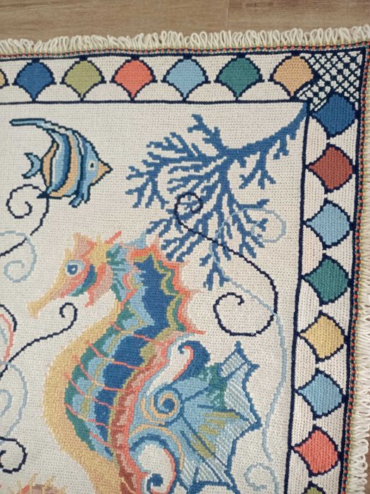 Tapete Arraiolos,140x86cm.Entrega Setúbal ou CTT.LER DESCRIÇÃO TOTAL.