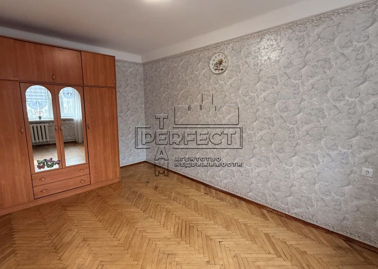 Продаж 2к квартири Кирилловская 115/2 / Кирилівська 115/2