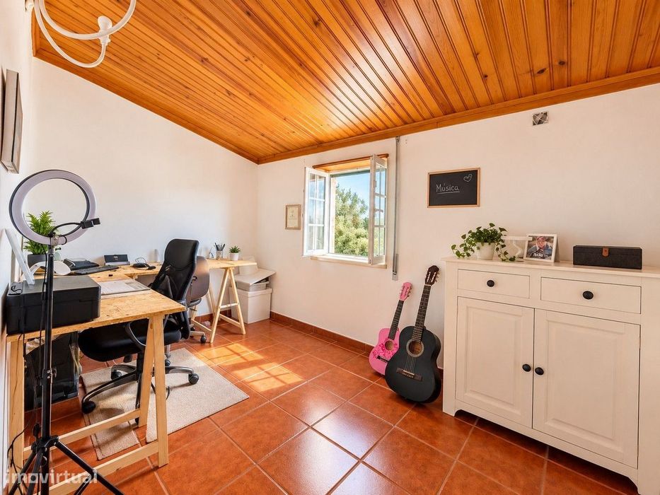 Moradia T3+1 com Garagem, Logradouro e Terraço em Aldeia Galega da ...