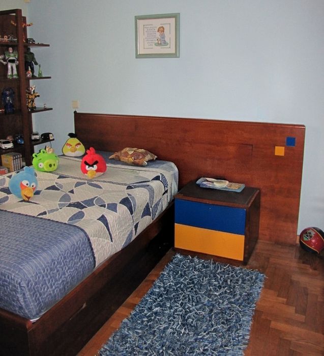 Mobília completa de quarto de solteiro (corpo e meio)