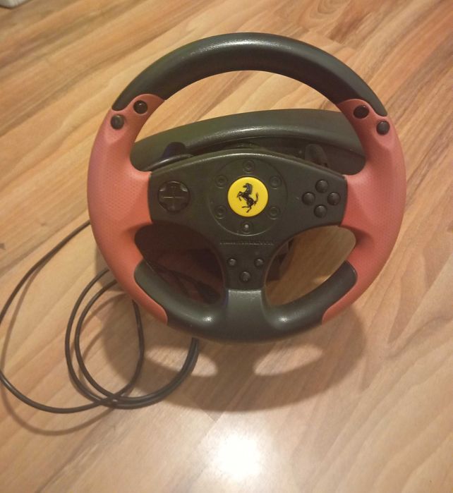 Volante Thrustmaster Ferrari Red Legend Edition + Pedais
