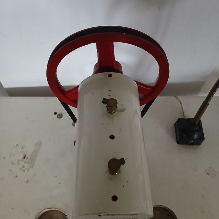 Одноголовий електричний прес для встановлення металофурнітури