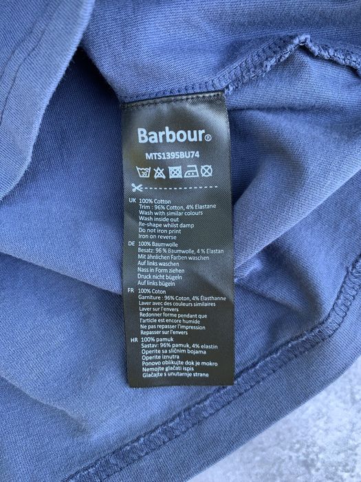 (Розмір L-XL) Стильна чоловіча футболка Barbour з великим принтом на спині