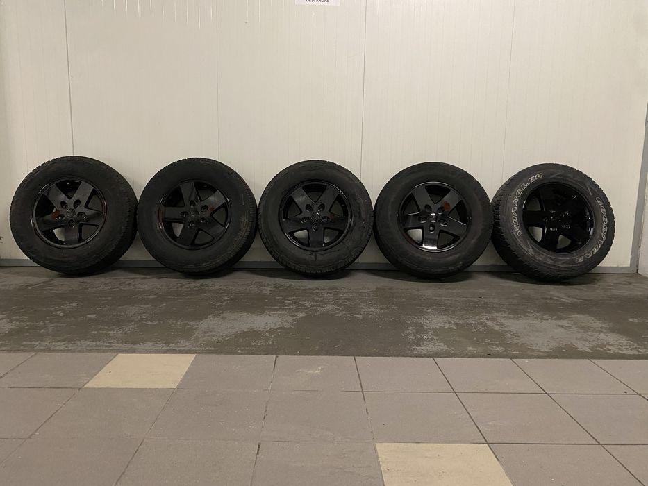 Conjunto 5 Jantes Originais JEEP R17 c/ Pneus Furação 5x127 como novas