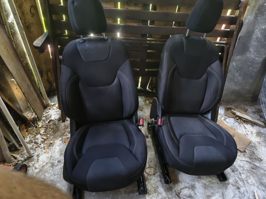 Sprzedam komplet foteli do jeep Cherokee KL europa