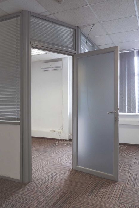 БЕЗ% Офісне приміщення 212м2 вул.Героїв Космосу 4