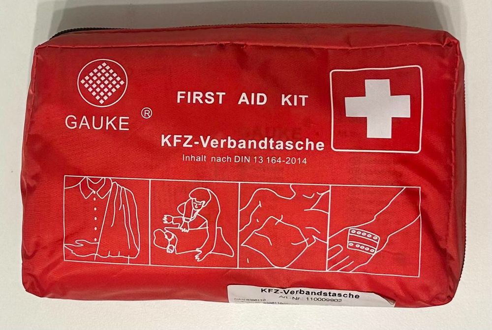 Аптечка автомобільна