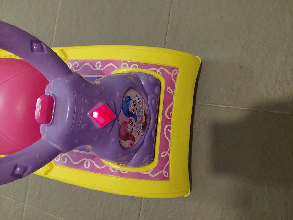 Carrinho tipo tapete mágico Shimmer and Shine