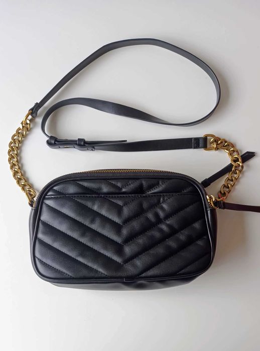 Bolsa de senhora tiracolo cor preto - quase sem uso mas em bom estado.
