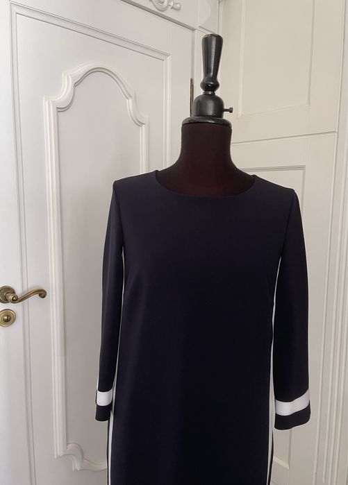 MAX MARA piękna klasyczna sukienka z białymi lamówkami