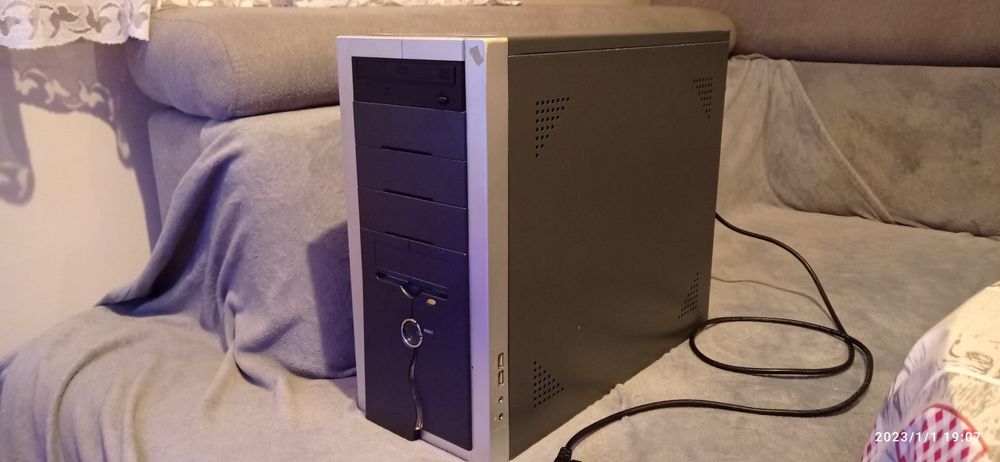 Komputer           .