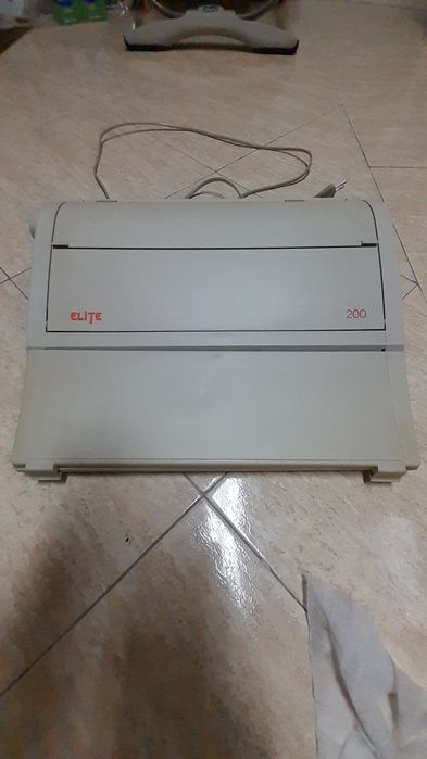 Maquina de Escrever Elite 200
