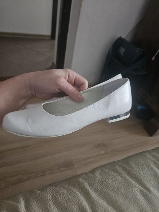 Buty białe skurzane 35