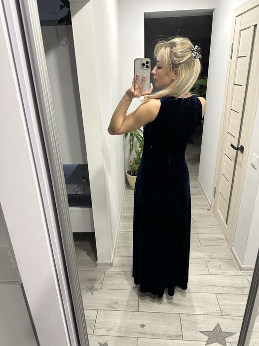 Вечірня сукня, на корпортив чи на свято