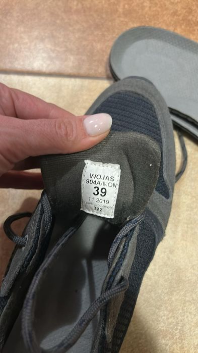 Buty sportowe wojskowe jagodziany