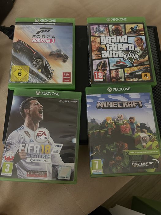 XBOX ONE 1TB + dwa pady + 4 gry