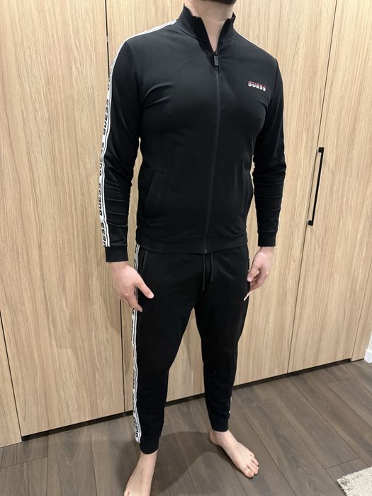 Спортивний чоловічий костюм Guess