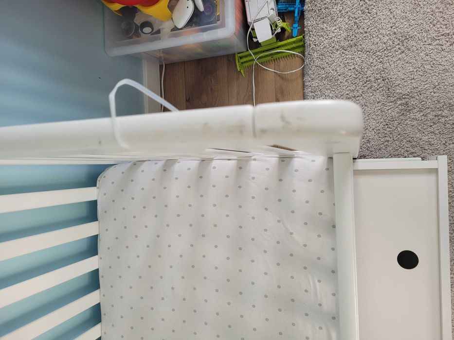 Sprzedam łóżeczko dzieciece z szufladą.