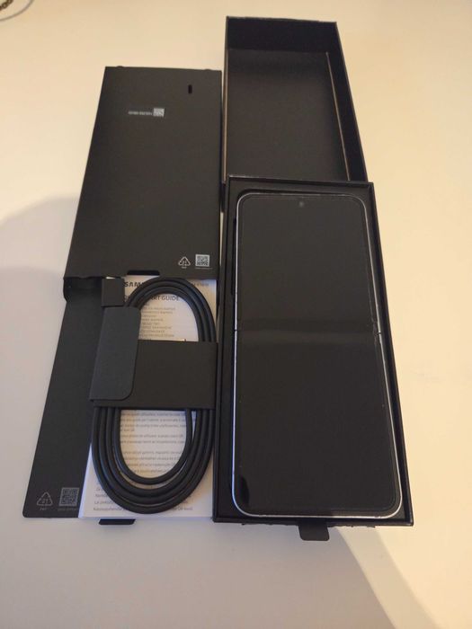 Samsung Galaxy Z Flip6 12GB/512GB Niebieski komplet + etui