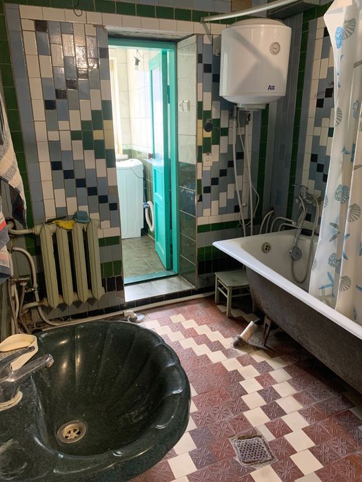 Терміново!продам будинок з ремонтом з виходом на воду