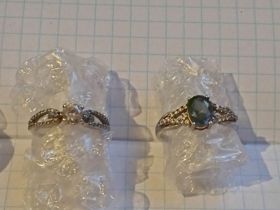 Срібні прикраси.