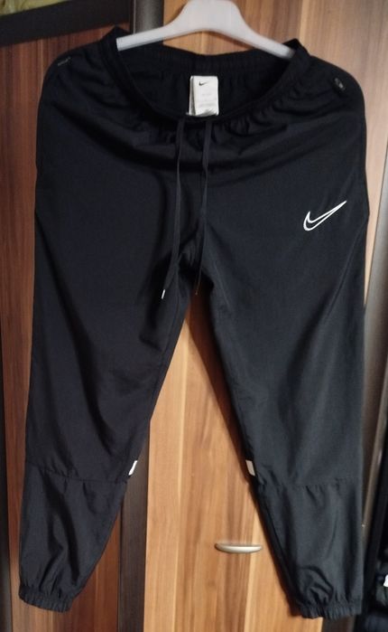 Spodnie dresowe męskie Nike rozmiar S stan idealny