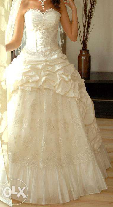 Suknia ślubna, bogato zdobiona, po praniu, rozm. 36/38