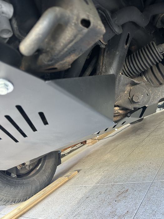 Material Land Cruiser  proteção inferior Hilux