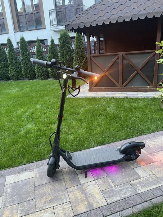 Електро самокат nine bot f65d