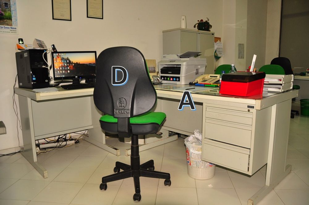 Secretárias e cadeiras escritório
