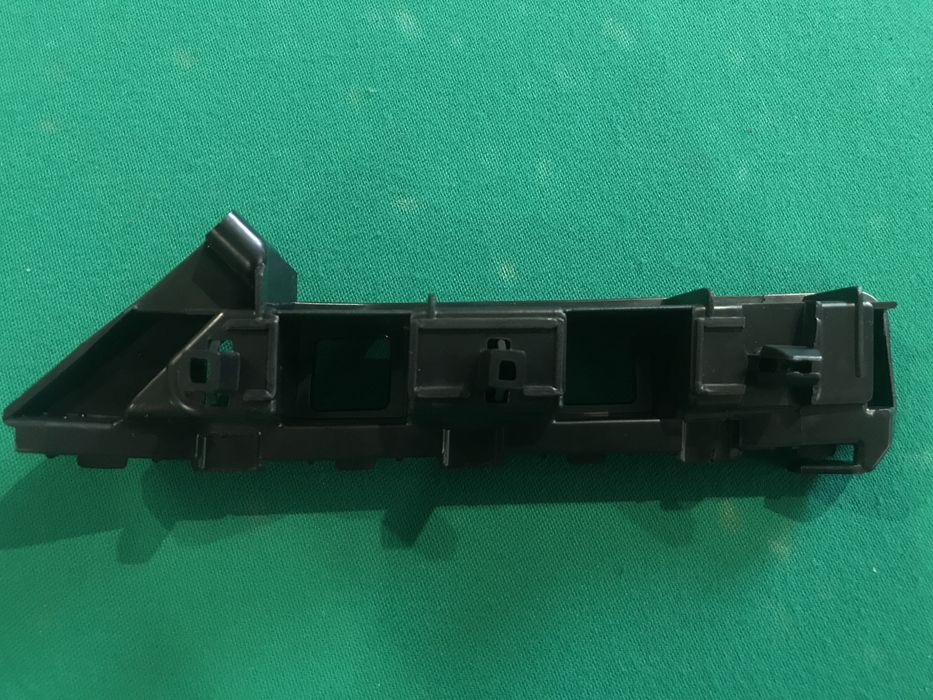 Кронштейн/направляюща бмпера passat B7