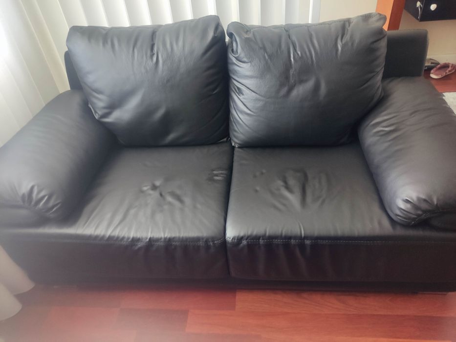 Sofá de 2 lugares pele preto