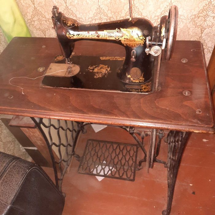 Швейну машинку Singer